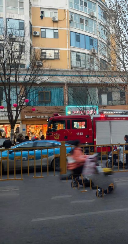 山西阳泉，什么压力把孩子逼上了这条路！#阳泉 #跳楼感谢家人们投稿！山西阳泉，什么压力把孩子逼上了这条路！#阳泉 #跳楼感谢家人们投稿！