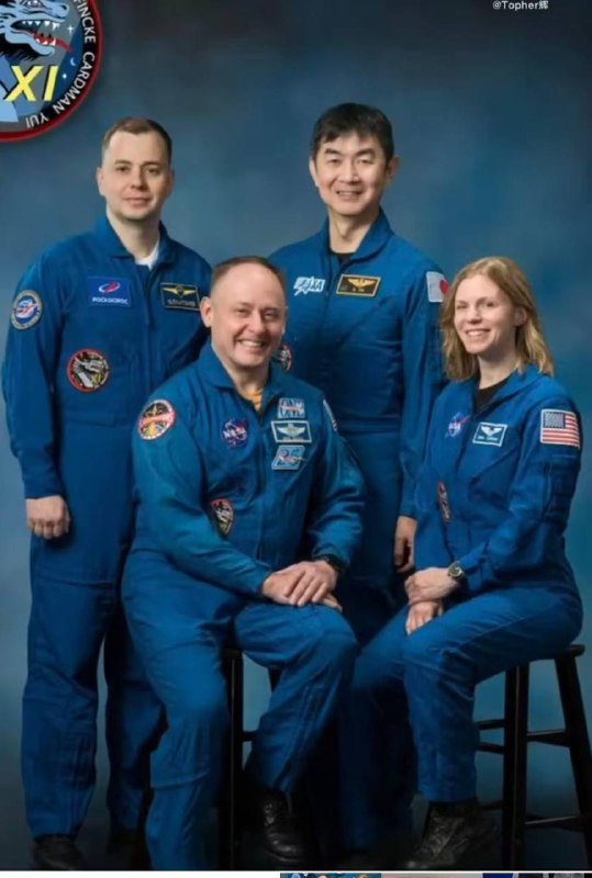 国际空间站宇航员因病提前返航！北京时间 （1月15日）清晨6点20分，美国太空探索技术公司的“龙”飞船搭载4名宇航员脱离国际空间站，启程 返回 地球 飞船于当地时间1月15日凌晨，在加利福利亚州附近海域溅落