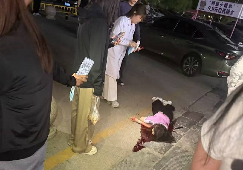 5月6号情杀案：山东，济宁学院 曲阜校区西门一女生被捅死网传是因为感情纠纷，被男生连捅7刀，伤及位置（后腰，后背，脖子大动脉）