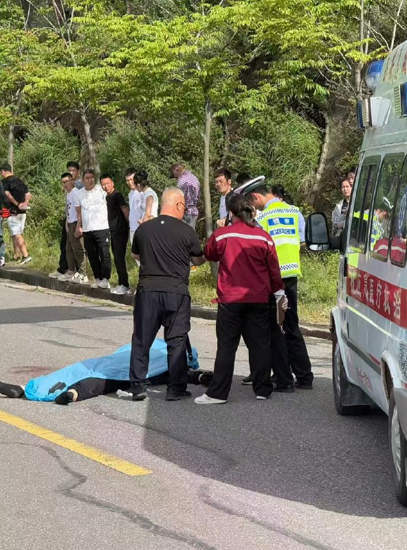 玩摩托车的尽头都是事故吗？#摩托 #车祸 躺平了感谢家人们投稿！玩摩托车的尽头都是事故吗？#摩托 #车祸 躺平了感谢家人们投稿！