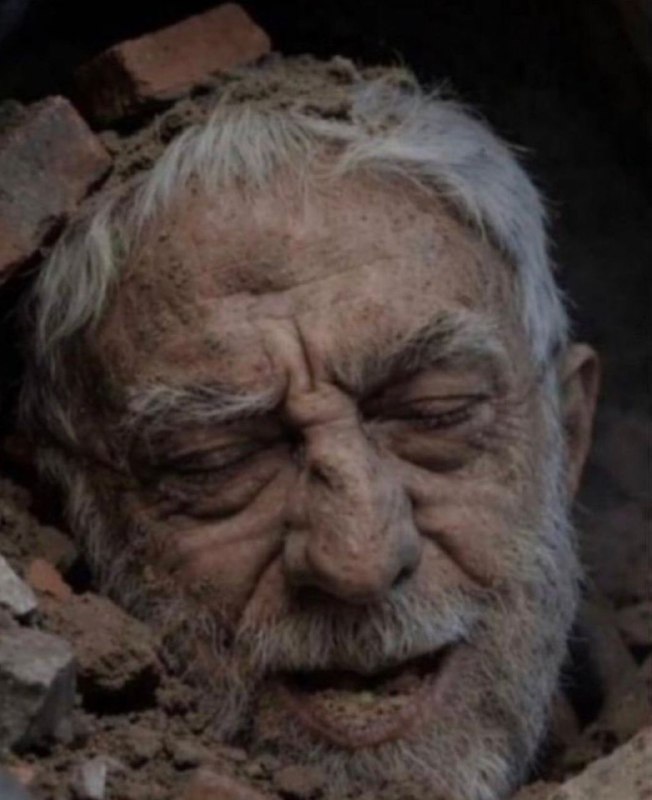 据说这是哈梅内伊遗体在废墟下的照片感谢家人们投稿！据说这是哈梅内伊遗体在废墟下的照片感谢家人们投稿！