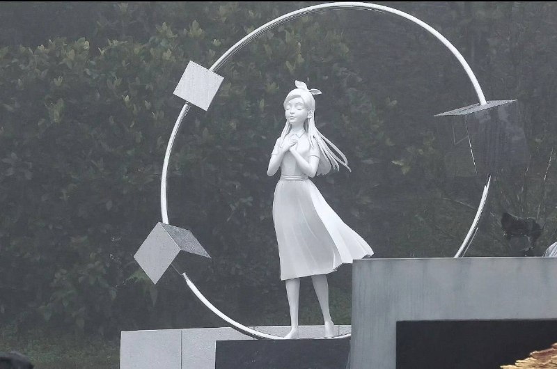 大S去世一周年，在她的纪念雕像揭幕仪式家人朋友们都来看她，有S妈、小S夫妇、具俊晔、黑人和范玮琪、蔡康永、吴佩慈、杨丞琳、王伟忠、周渝民和言承旭等