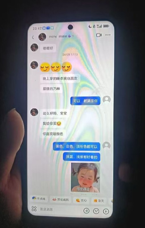 发现妻子出轨的那一刻，感觉整个世界都塌了