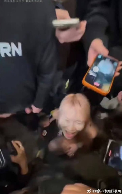 投稿：长沙解放西当众咬事件主角性别实为女性 并曾在教育行业任职 之前各种女权辟谣说是男扮女装和ts变性人感谢 Carriie  投稿！投稿：长沙解放西当众咬事件主角性别实为女性 并曾在教育行业任职 之前各种女权辟谣说是男扮女装和ts变性人感谢 Carriie  投稿！