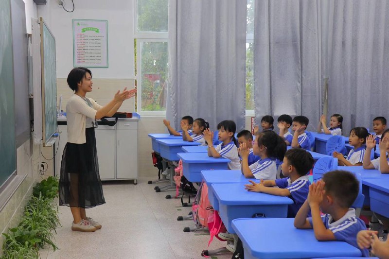 投稿：长沙解放西当众咬事件主角性别实为女性 并曾在教育行业任职 之前各种女权辟谣说是男扮女装和ts变性人感谢 Carriie  投稿！投稿：长沙解放西当众咬事件主角性别实为女性 并曾在教育行业任职 之前各种女权辟谣说是男扮女装和ts变性人感谢 Carriie  投稿！