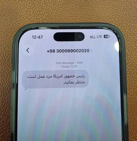 伊朗官媒报道称，周一全国各地民众收到了一条匿名短信，内容是：美国总统是个行动派