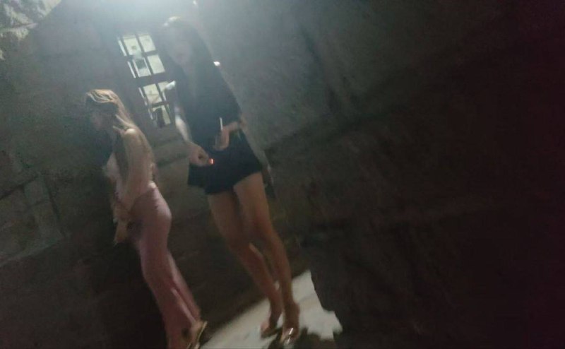 夜访 红灯区 #鸡 #记者暗访 这里是天堂 😘感谢来自某频道的投稿！夜访 红灯区 #鸡 #记者暗访 这里是天堂 😘感谢来自某频道的投稿！