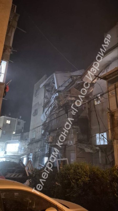 ‼️🇮🇷🇮🇱 伊朗对以色列发动袭击，造成人员伤亡和建筑物损毁▪️出现了分导式弹头导弹袭击目标的画面