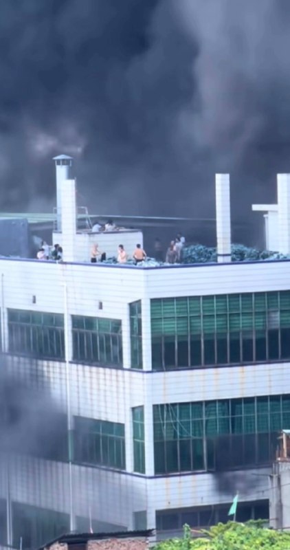 7月9日，福建晋江江头辉腾鞋业着火🔥感谢 Group  投稿！7月9日，福建晋江江头辉腾鞋业着火🔥感谢 Group  投稿！