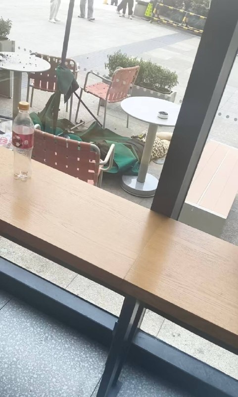 4月19日，安徽合肥之心城证券公司一女子坠楼身亡感谢 Group  投稿！4月19日，安徽合肥之心城证券公司一女子坠楼身亡感谢 Group  投稿！