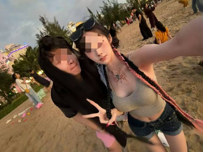 网友爆料，又一名 纯爱战士 倒下了女的应该挺好看，又喜欢脚踩几条船，不过把金主男友得罪了，又得物色下一个凯子了感谢家人们投稿！网友爆料，又一名 纯爱战士 倒下了女的应该挺好看，又喜欢脚踩几条船，不过把金主男友得罪了，又得物色下一个凯子了感谢家人们投稿！