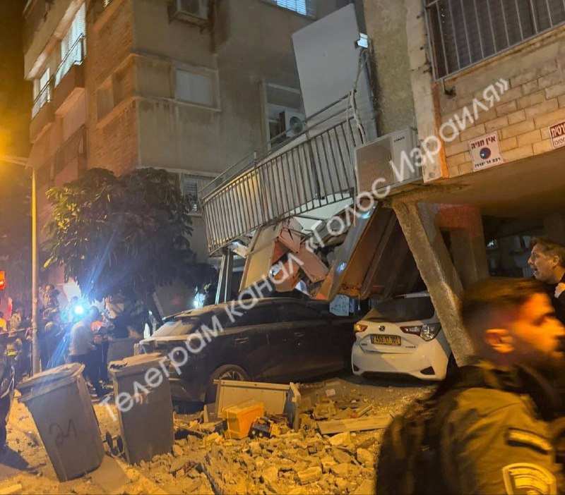 ‼️🇮🇷🇮🇱 伊朗对以色列发动袭击，造成人员伤亡和建筑物损毁▪️出现了分导式弹头导弹袭击目标的画面