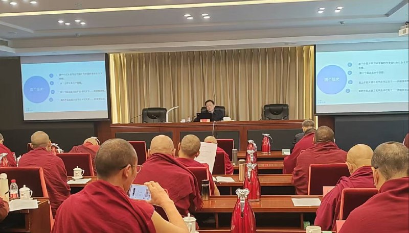 网友投稿当地政府组织藏传佛教的喇嘛们学习 习近平思想