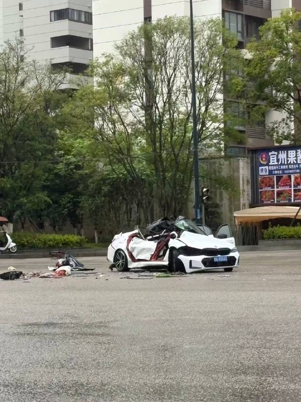 6月25，南宁平乐金海路口....愿没有离别，只有幸运，一切平安感谢家人们投稿！6月25，南宁平乐金海路口....愿没有离别，只有幸运，一切平安感谢家人们投稿！