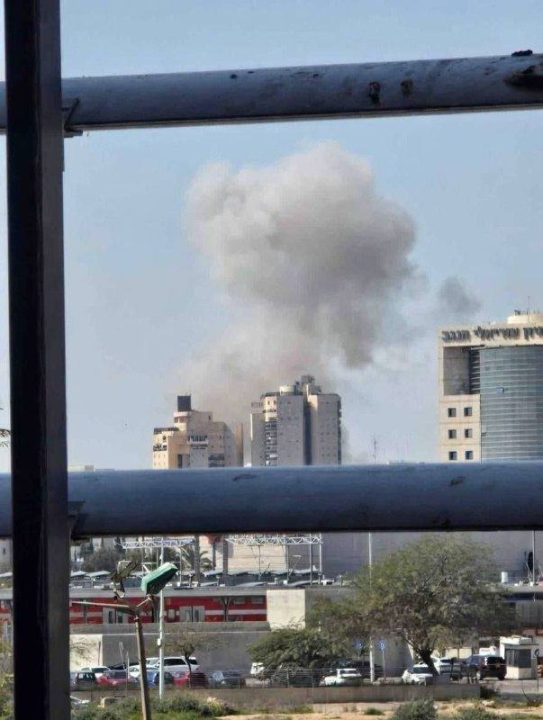 🇮🇷💥🇮🇱伊朗导弹突破以色列防空系统贝尔谢巴遭到袭击，目前已知有15人在该市遭遇炮击时受伤，伤亡人数还在不断攀升