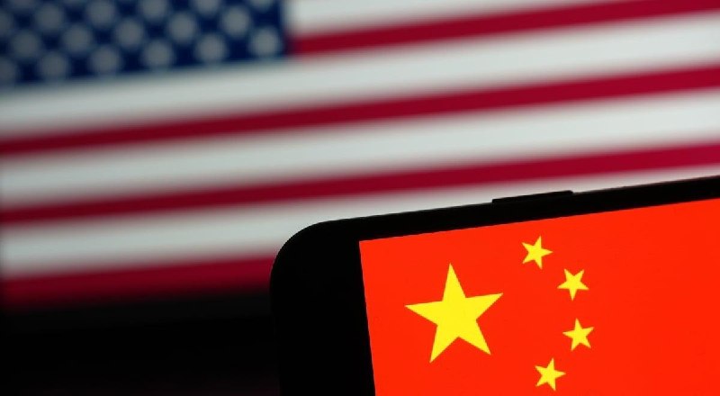 美司法部查封 13 个中国情报域名，中方否认间谍指控美国司法部宣布查封 13 个互联网域名，称这些网站伪装成咨询公司，以招聘咨询、研究或分析岗位为名，接触现任或前任美国政府及军方人员，并试图获取敏感信息