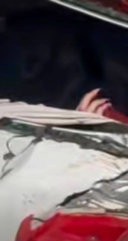 11日下午，内蒙古，网友爆料：大板去赤峰路上，有车辆发生交通事故，车内疑似有女子被困，希望平安