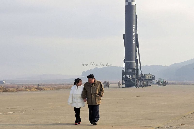 #金正恩 为 女儿 打造接班人形象 #图片感谢来自某频道的投稿！#金正恩 为 女儿 打造接班人形象 #图片感谢来自某频道的投稿！