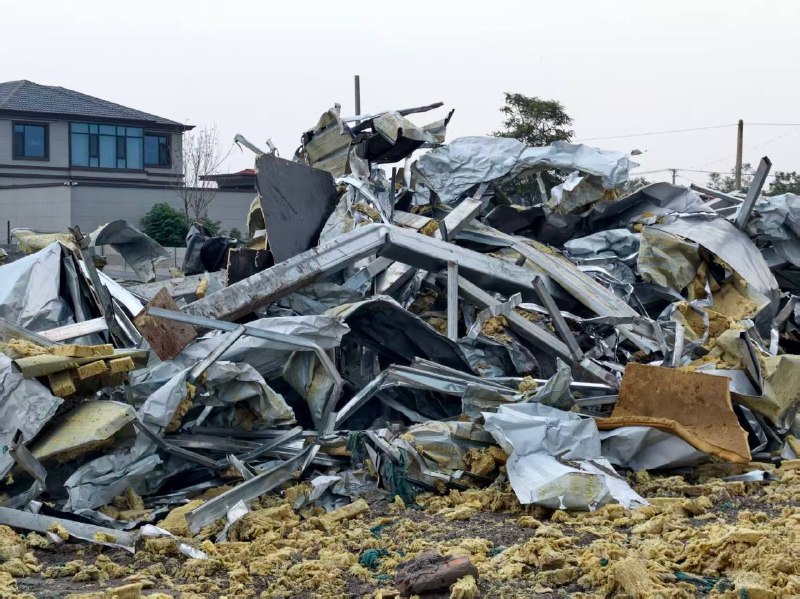 7月21日凌晨，河北省邢台市沙河市桥东街道大杜村一处由村民集资建设的文化广场被拆除