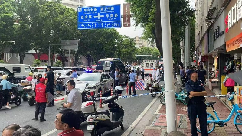 网传广州中山七路杀人 据说是同行纠纷 下午全荔湾所有派出所的正副所长都到现场