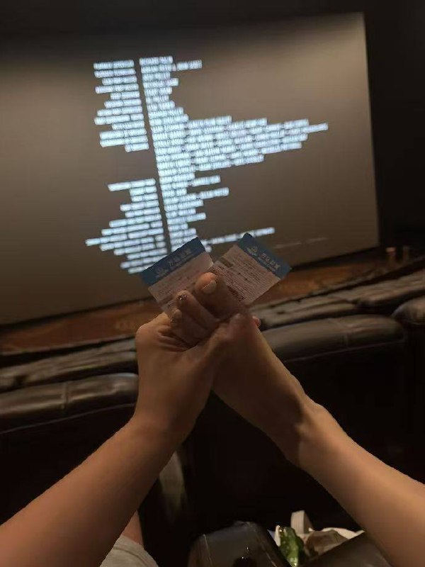 网友爆料，又一名 纯爱战士 倒下了女的应该挺好看，又喜欢脚踩几条船，不过把金主男友得罪了，又得物色下一个凯子了感谢家人们投稿！网友爆料，又一名 纯爱战士 倒下了女的应该挺好看，又喜欢脚踩几条船，不过把金主男友得罪了，又得物色下一个凯子了感谢家人们投稿！