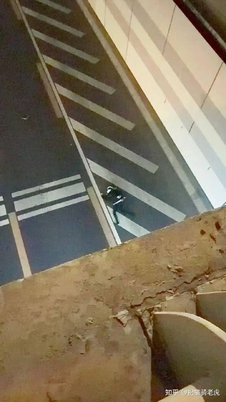 #女骑士 陨落 #车祸 #美女 可惜了 家人们 ！感谢家人们投稿！#女骑士 陨落 #车祸 #美女 可惜了 家人们 ！感谢家人们投稿！