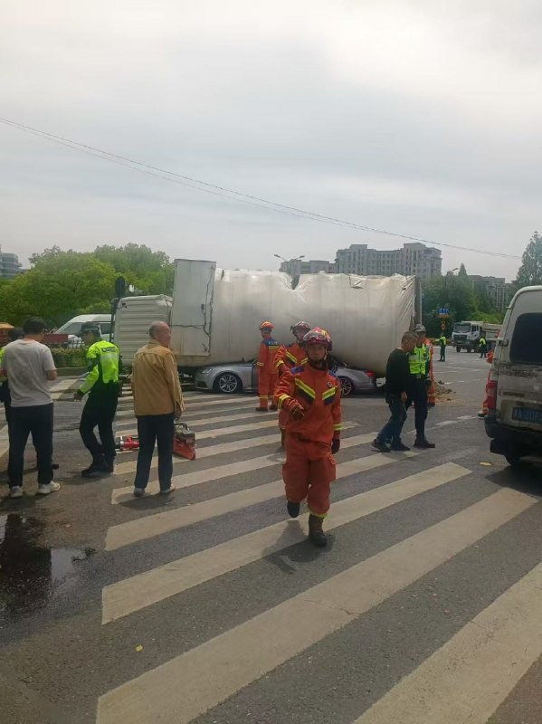 杭州-同协路机场路交叉口感谢家人们投稿！杭州-同协路机场路交叉口感谢家人们投稿！