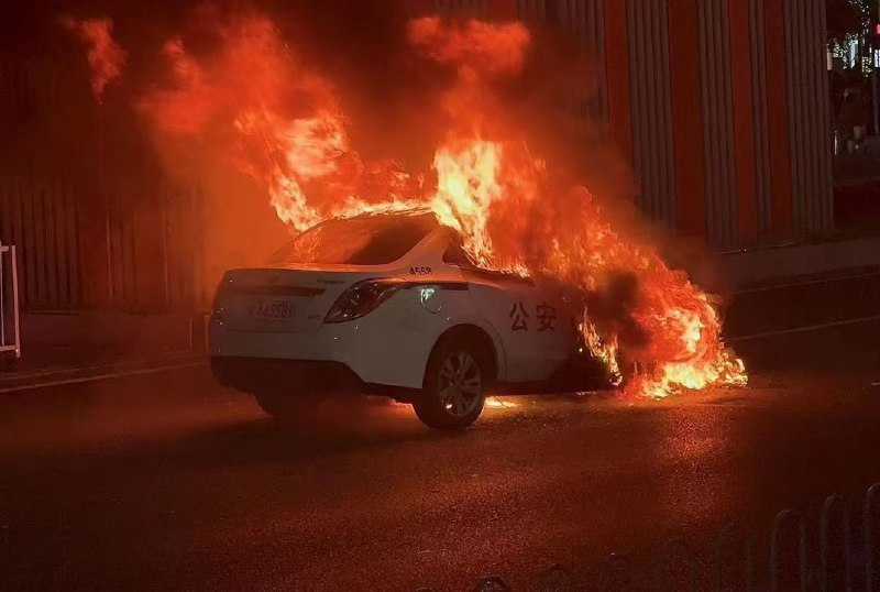 广州 南村万博 #警车 🚓 #烧车广州 南村万博 #警车 🚓 #烧车