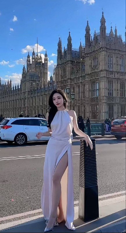 网红 #雅典娜确认遇害 ，太心痛了！而罪魁祸首 #李怡霏 还在逍遥法外！2023年3-5月李怡霏通过线下活动接近 #雅典娜结伴游玩以闺蜜称呼后以失恋为由邀请雅典娜出国雅典娜一开始不同意李怡霏又找来假母亲一起游说心软的雅典娜最终同意2023年6月16日雅典娜登机之后李怡霏找理由没有上机并把雅典娜行踪给到刘瀚文团伙可怜的雅典娜下机就被控制住2026年6月19日绑匪先用雅典娜手机给其家人谎称雅典娜欠下赌债要80万美金雅典娜父母察觉不对绑匪摊牌威胁雅典娜父母不给钱就撕票还附带雅典娜被殴打受害的照片最终雅典娜父母分批次全额支付了“赎金”而绑匪拿到钱就残忍杀害了雅典娜此时距离雅典娜入境才短短数日😭2023年-2026年这三年多为掩盖雅典娜被杀害的真相绑匪在网上散布各种烟雾弹说雅典娜被卖柬埔寨园区被迫做娱乐行业因为此大家都还抱有一丝希望直到7月20日刘瀚文被抓大家才知道雅典娜早已被害而那个被称为雅典娜“闺蜜”的、伥鬼李怡霏还在境外逍遥法外！表面感情深厚实则蛇蝎心肠大家都要保持警惕害人之心不可有防人之心不可无啊！感谢家人们投稿！网红 #雅典娜确认遇害 ，太心痛了！而罪魁祸首 #李怡霏 还在逍遥法外！2023年3-5月李怡霏通过线下活动接近 #雅典娜结伴游玩以闺蜜称呼后以失恋为由邀请雅典娜出国雅典娜一开始不同意李怡霏又找来假母亲一起游说心软的雅典娜最终同意2023年6月16日雅典娜登机之后李怡霏找理由没有上机并把雅典娜行踪给到刘瀚文团伙可怜的雅典娜下机就被控制住2026年6月19日绑匪先用雅典娜手机给其家人谎称雅典娜欠下赌债要80万美金雅典娜父母察觉不对绑匪摊牌威胁雅典娜父母不给钱就撕票还附带雅典娜被殴打受害的照片最终雅典娜父母分批次全额支付了“赎金”而绑匪拿到钱就残忍杀害了雅典娜此时距离雅典娜入境才短短数日😭2023年-2026年这三年多为掩盖雅典娜被杀害的真相绑匪在网上散布各种烟雾弹说雅典娜被卖柬埔寨园区被迫做娱乐行业因为此大家都还抱有一丝希望直到7月20日刘瀚文被抓大家才知道雅典娜早已被害而那个被称为雅典娜“闺蜜”的、伥鬼李怡霏还在境外逍遥法外！表面感情深厚实则蛇蝎心肠大家都要保持警惕害人之心不可有防人之心不可无啊！感谢家人们投稿！