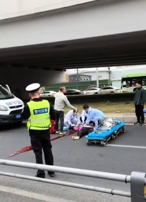 3.5日，成都...出行一定要注意安全，珍惜生命感谢家人们投稿！3.5日，成都...出行一定要注意安全，珍惜生命感谢家人们投稿！