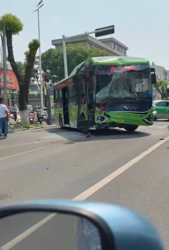 安徽马鞍山市和县一大巴车失控造成2人死亡2受伤，驾驶员张某某（男，57岁）正在接受调查，已排除酒驾、毒驾嫌疑