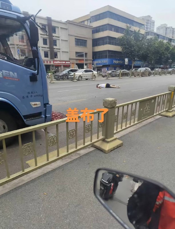 6月17日，咸阳人民路北极宫丁字路口车祸感谢 Group  投稿！6月17日，咸阳人民路北极宫丁字路口车祸感谢 Group  投稿！