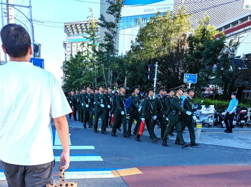 北京九三阅兵今演练彩排区域管控森严#阅兵 #彩排感谢来自某频道的投稿！北京九三阅兵今演练彩排区域管控森严#阅兵 #彩排感谢来自某频道的投稿！