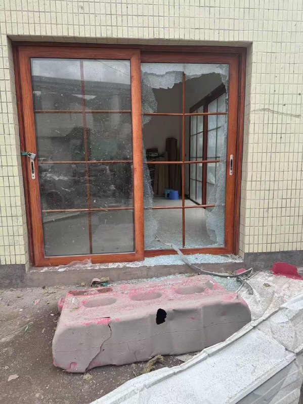 重庆 一 隧道 发生 #爆炸 致4人死亡感谢家人们投稿！重庆 一 隧道 发生 #爆炸 致4人死亡感谢家人们投稿！