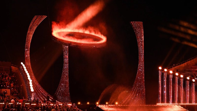 中国全国运动会开幕式的盛况丝毫不逊于奥运会，亮点包括从海底取出火炬、“飞翔”的海豚和敲钟的人形机器人#外国网民感叹太美了，太壮观了，不愧是世界之巅