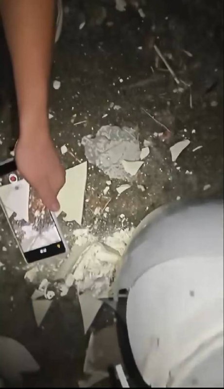 小孩哥把别人的坟挖了🍉 骨灰盒都给砸了胆真大感谢家人们投稿！小孩哥把别人的坟挖了🍉 骨灰盒都给砸了胆真大感谢家人们投稿！