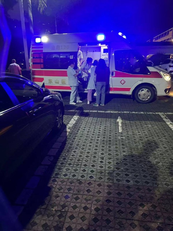 广东梅州职业技术学院C栋6楼女厕，学生生下双胞胎跑路了，其中一个孩子死在粪坑里#广东 #梅州 #职高 #厕所 #双胞胎感谢家人们投稿！广东梅州职业技术学院C栋6楼女厕，学生生下双胞胎跑路了，其中一个孩子死在粪坑里#广东 #梅州 #职高 #厕所 #双胞胎感谢家人们投稿！