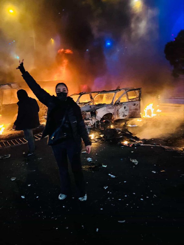 马斯克免费让伊朗人民自由使用星链通讯