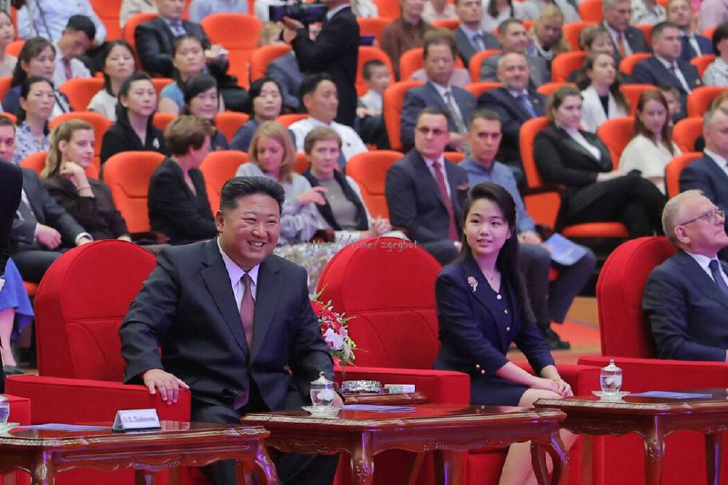 #金正恩 为 女儿 打造接班人形象 #图片感谢来自某频道的投稿！#金正恩 为 女儿 打造接班人形象 #图片感谢来自某频道的投稿！