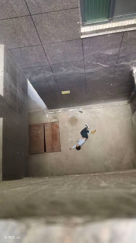 3月21日，江西一小区小孩坠楼感谢 Group  投稿！3月21日，江西一小区小孩坠楼感谢 Group  投稿！