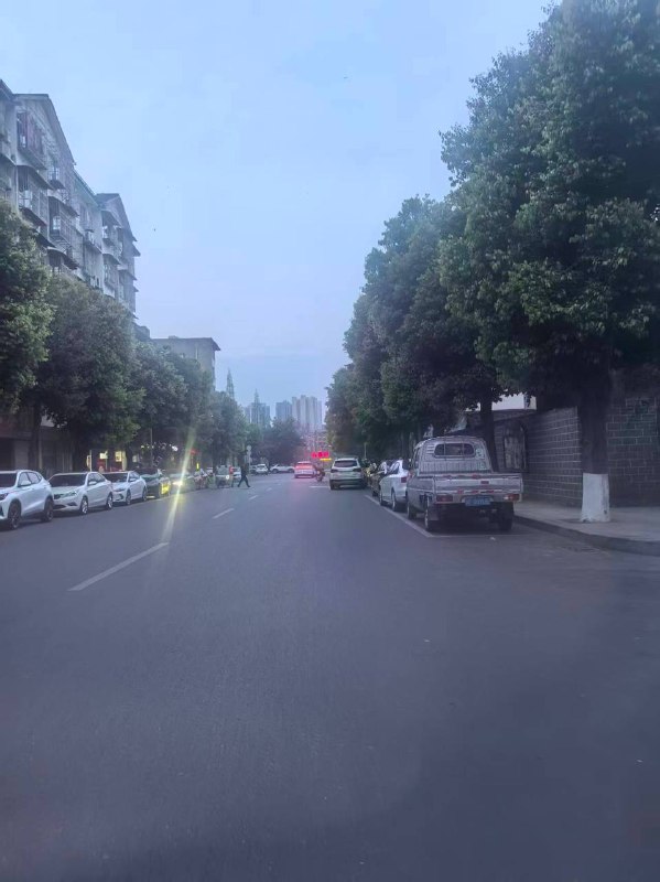 有没有人晓得，现在广汉发生啥事了，河边上警察封路了，枪都拿出来了感谢家人们投稿！有没有人晓得，现在广汉发生啥事了，河边上警察封路了，枪都拿出来了感谢家人们投稿！