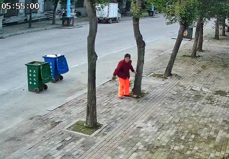 这位老人是我的母亲，在河南神垕镇森源环卫公司干环卫工，四月三十日在工作期间不辛被车撞倒离世，她所在工作的神垕森源环卫公司对这事不管不问感谢 Group  投稿！这位老人是我的母亲，在河南神垕镇森源环卫公司干环卫工，四月三十日在工作期间不辛被车撞倒离世，她所在工作的神垕森源环卫公司对这事不管不问感谢 Group  投稿！