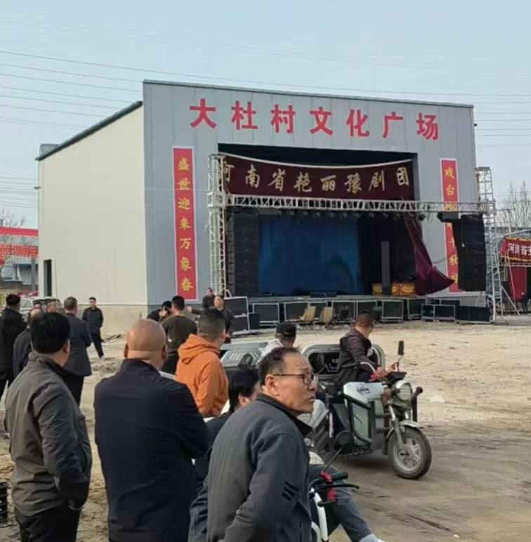 7月21日凌晨，河北省邢台市沙河市桥东街道大杜村一处由村民集资建设的文化广场被拆除
