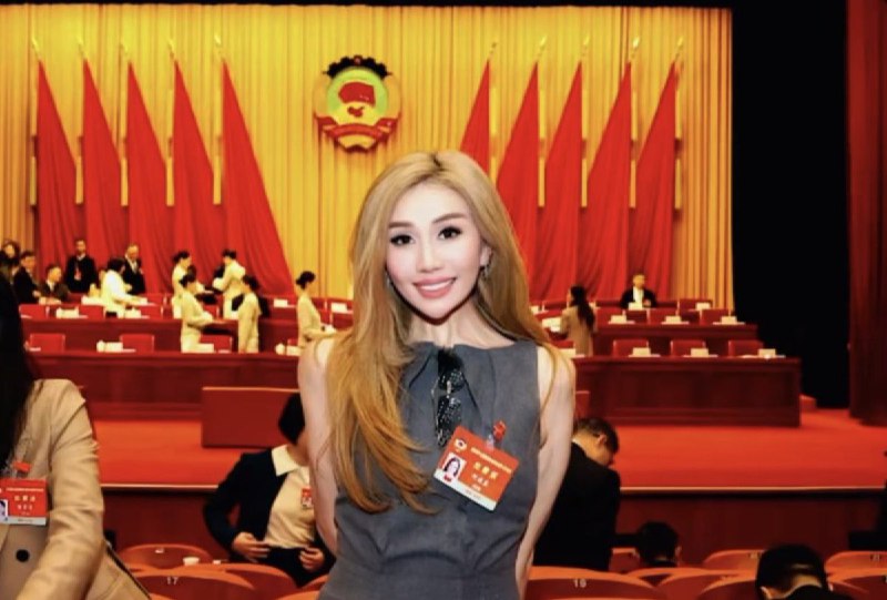 澳门 赌王 何鸿燊 的 女儿何 超盈 当选深圳市 政协委员 何超盈的丈夫辛奇隆，是一位来自中国哈尔滨的学霸，因成绩优异被哈佛大学录取，主修心理学及神经科学