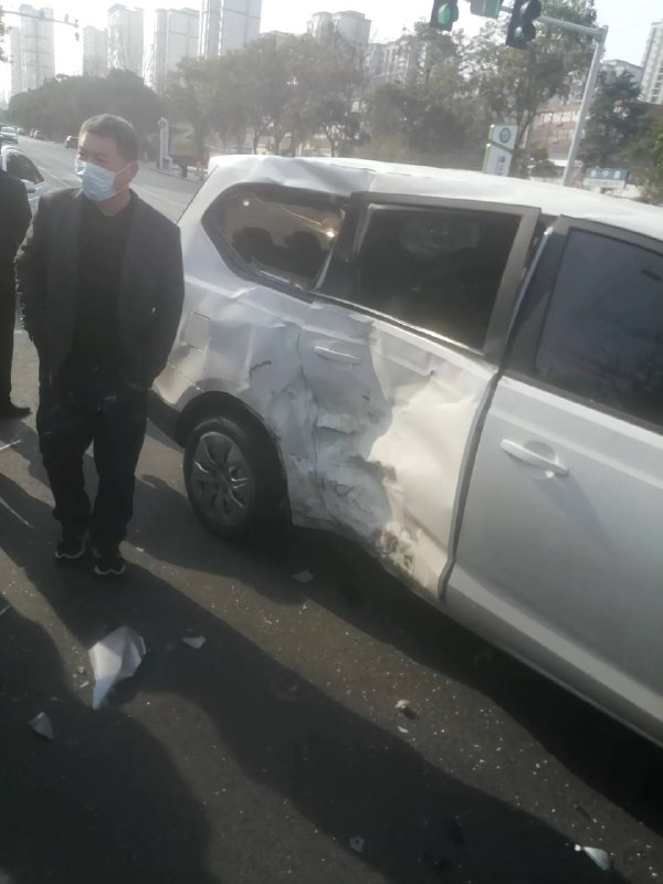 3月22日，河南李多楼路口车祸，一死一伤！感谢 Group  投稿！3月22日，河南李多楼路口车祸，一死一伤！感谢 Group  投稿！