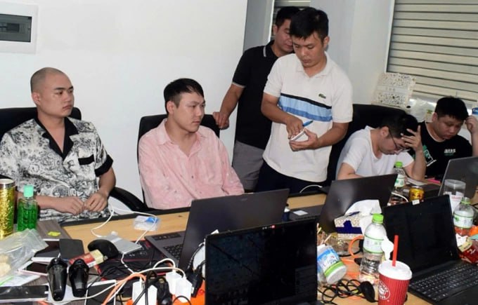 🇻🇳🇨🇳 越南 警方扫荡并抓获50多名入境越南从事网络 诈骗 的 中国 公民河内消息——越南公安部刑事警察局近日破获多起案件，逮捕了多名中国籍嫌疑人