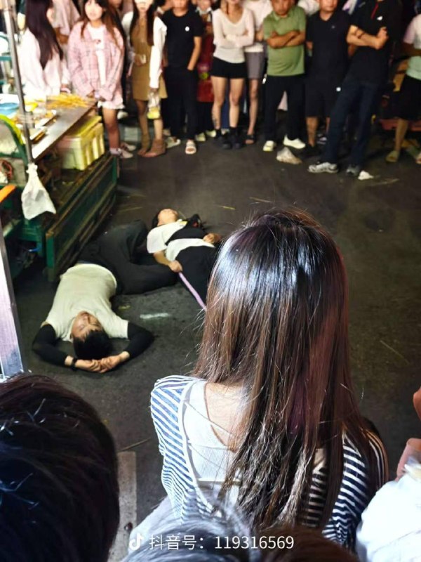 濮阳市华龙区京开大道体育中心美食广场，打架事件