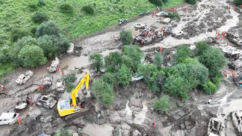 7月26日下午，甘肃定西渭源县双石门景区，因上游短时特大暴雨爆发山洪，当时大量游客在河谷河滩露营、游玩，来不及撤离被困峡谷，，截止当日18时官方通报:10人遇难，23人受伤，累计成功营救转移174人被困群众