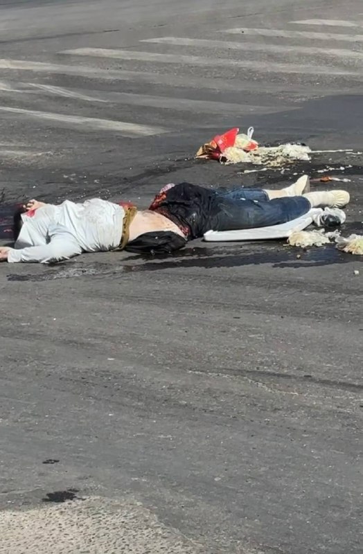 5月28日，山西洪洞县洪古路口，一女外卖员骑电动车被大货车压死，死状极惨感谢 Group  投稿！5月28日，山西洪洞县洪古路口，一女外卖员骑电动车被大货车压死，死状极惨感谢 Group  投稿！