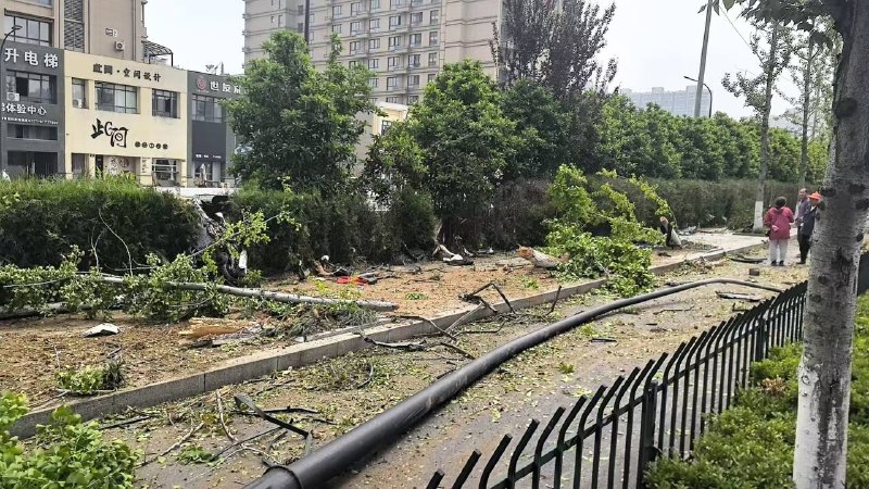 两名大学生倒霉🤯感谢家人们投稿！两名大学生倒霉🤯感谢家人们投稿！